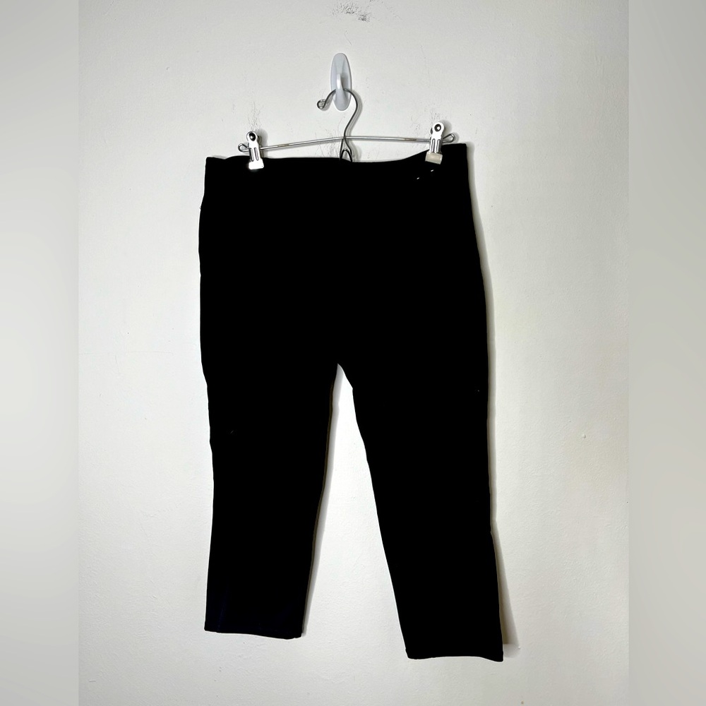 GAP Fit Women’s Black Capri Large